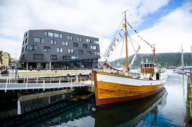 1 Hour Photo & History Cruise - What the crew adds to the hour