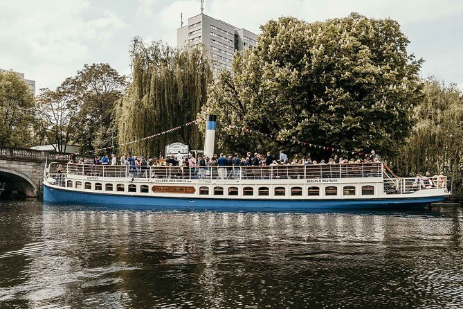1-hour Sightseeing Boat Cruise Through Historic City Center - Meeting the boat near Museum Island