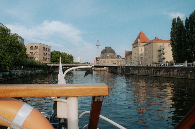 1-hour Sightseeing Boat Cruise Through Historic City Center - Why the one-hour length works