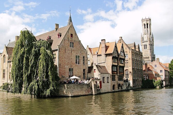 2-Hour Historical Walking Tour in Bruges with Praline Included - Starting at Burg Square and the Markt