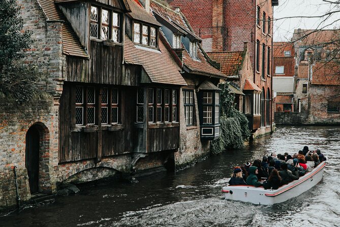 2-Hour Historical Walking Tour in Bruges with Praline Included - Beer, canals, and Bruges’ less polished past