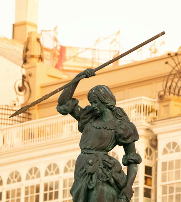 A Coruña: Historic Walking Tour Old Town and Highlights - San Nicolás, Rúa Real, and the city’s everyday rhythm