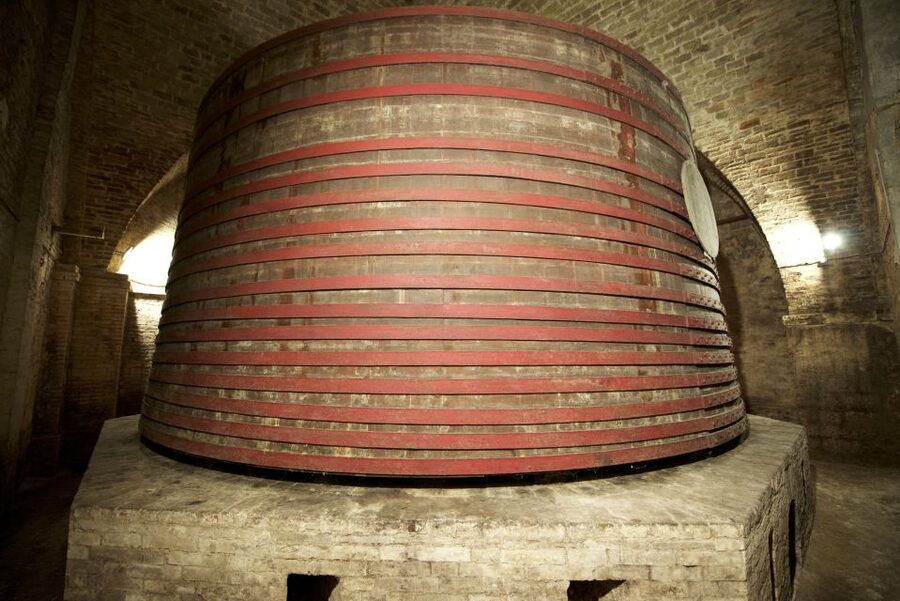 Abruzzo: Historic Cellar Wine Tour and Tasting - Ending With Cantuccini and Vino Cotto