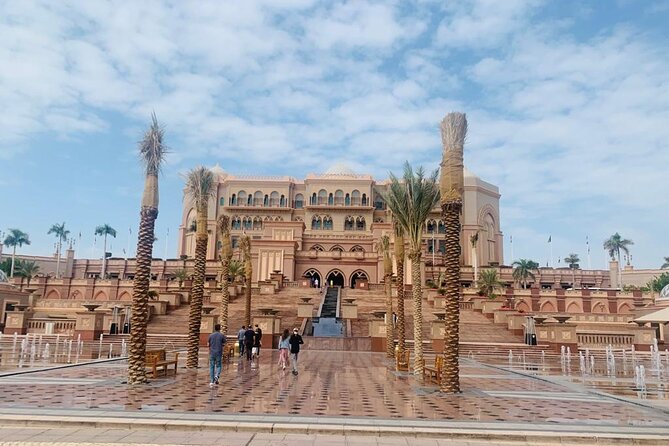 Abu Dhabi Tour Grand Mosque Emirates Palace Heritage Village - The Al Mina souk adds a local shopping stop