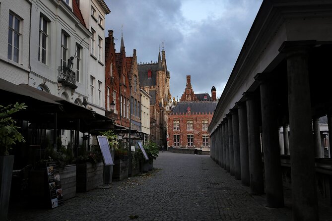 Across Bruges History Equals Fun with chocolate and waffle sample - Flemish painting at the Groeningemuseum