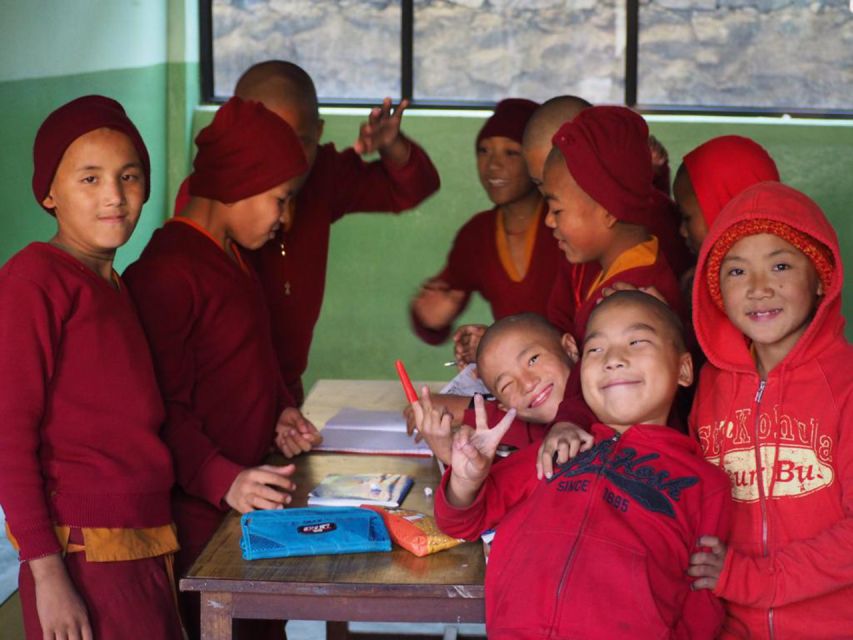 Afternoon Tibetan cultural tour - Talking with a young Buddhist monk