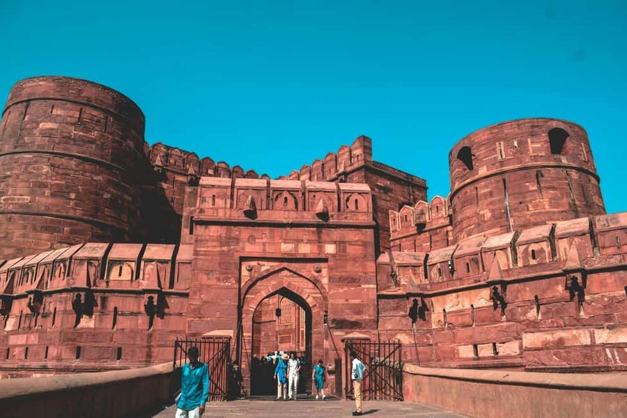 Agra Fort: Guided UNESCO Heritage Walking Tour - Jahangiri Mahal connects several design traditions
