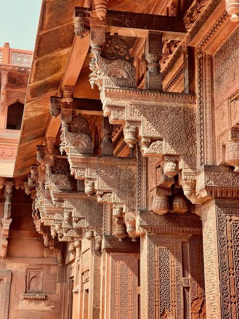 Agra Fort: Guided UNESCO Heritage Walking Tour - The mirrored palace and Anguri Bagh add royal detail
