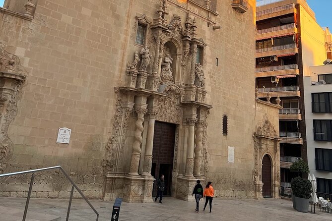 Alicante’s History and Highlights: Self-Guided Walking Tour - City Hall and the medieval quarter