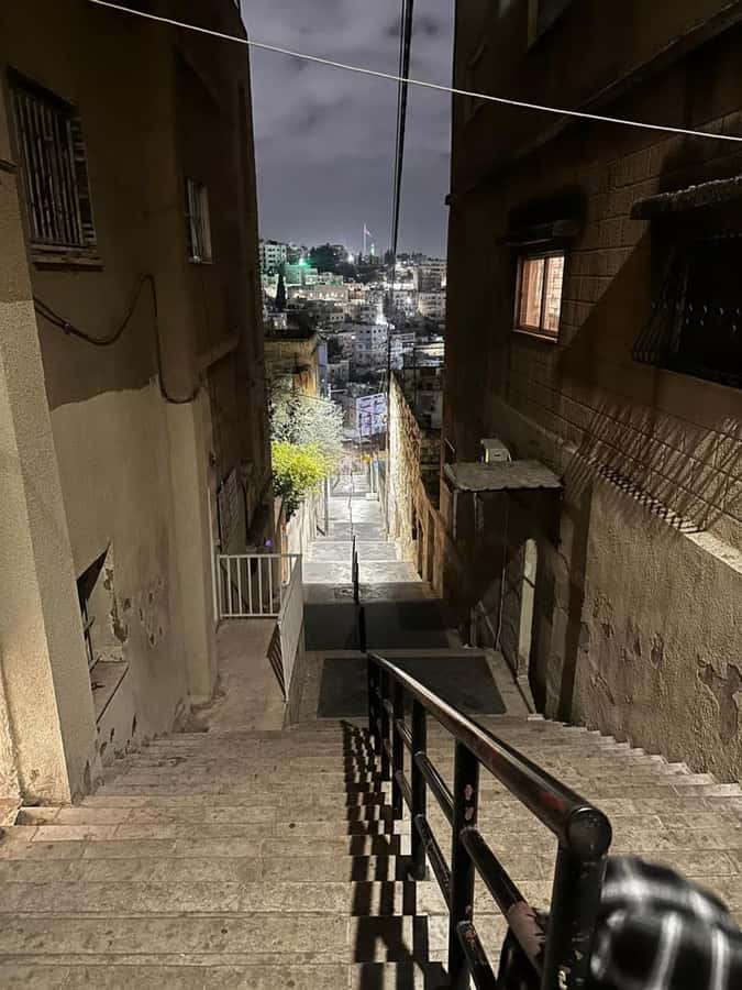 Amman: Culture, History, Tradition & Food Day or Night Tour - Walking downhill from modern Amman to old downtown