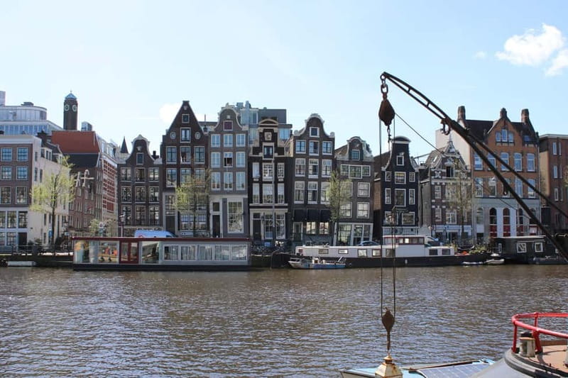 Amsterdam: 2-hour History & Culture tour with a Local - Why Manouk is such an important part of the experience