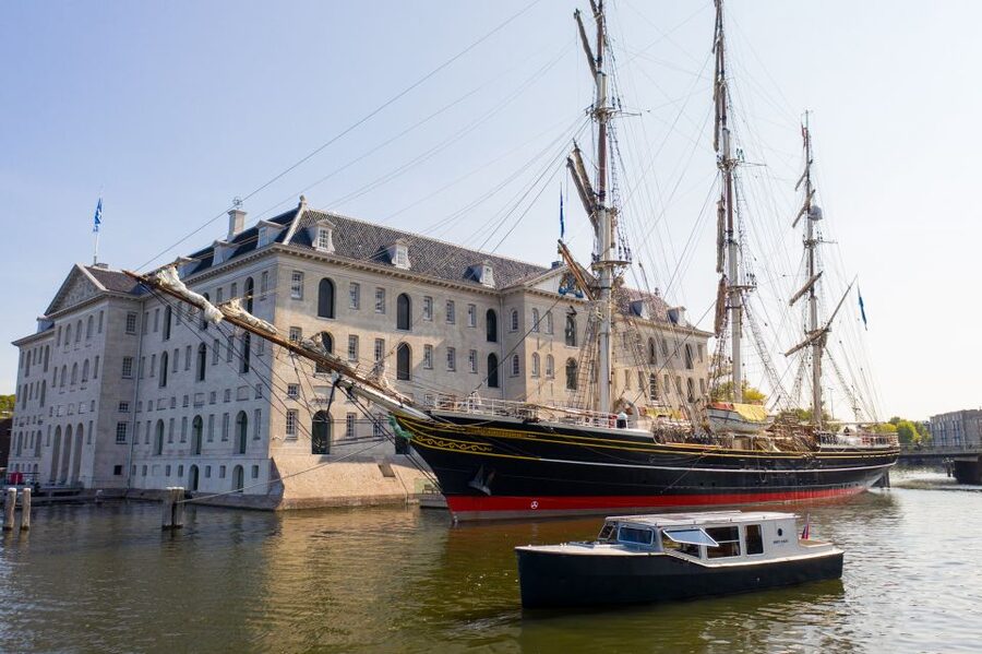 Amsterdam: Historic Boat Cruise with open bar and nibbles - Five things to know before you board
