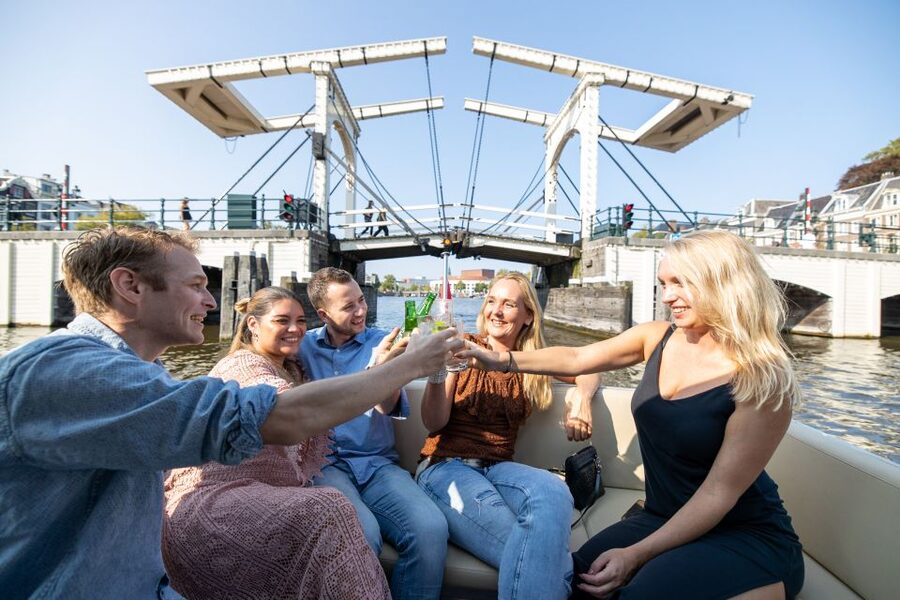 Amsterdam: Historic Boat Cruise with open bar and nibbles - A serious open bar on a small historic boat