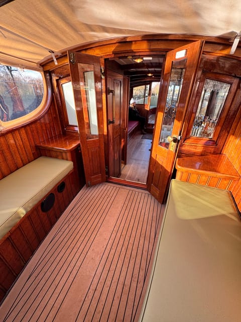 Amsterdam: Historic Boat Cruise with open bar and nibbles - Booking details worth keeping in mind