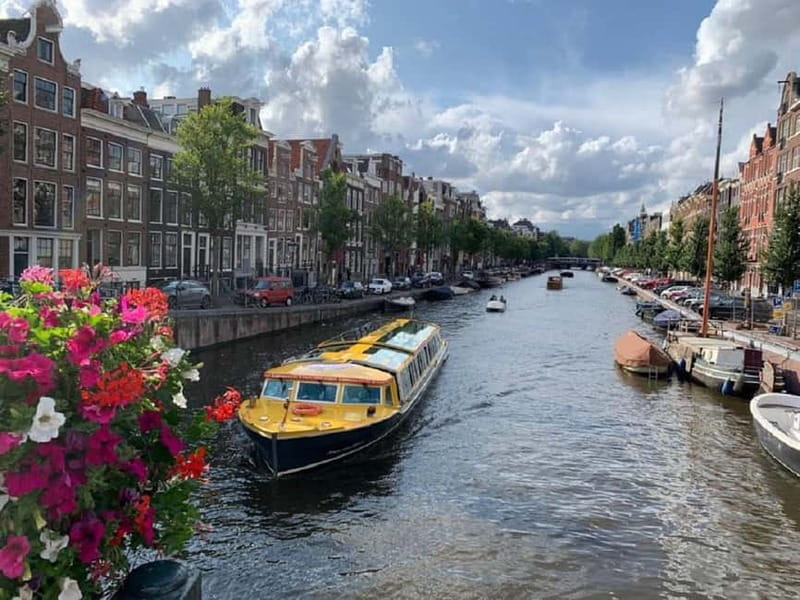 Amsterdam: Historic City Centre Canal Cruise - Live stories, audio languages, and what you can hear
