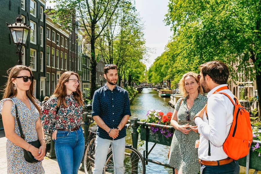 Amsterdam: Historical Highlights Walking Tour with Tasting - Key points to know before you go