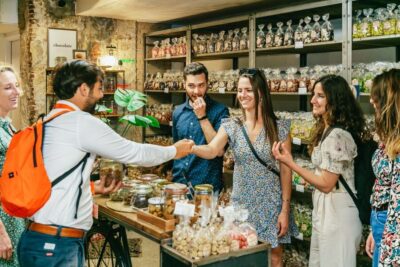 Historical Highlights Walking Tour with Tasting