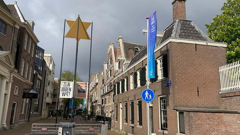 Amsterdam: Private Anne Frank and Jewish History Tour - Entering the Anne Frank House