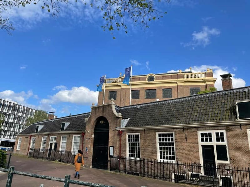 Amsterdam: Private Anne Frank and Jewish History Tour - The Dokwerker and the First Signs of Resistance