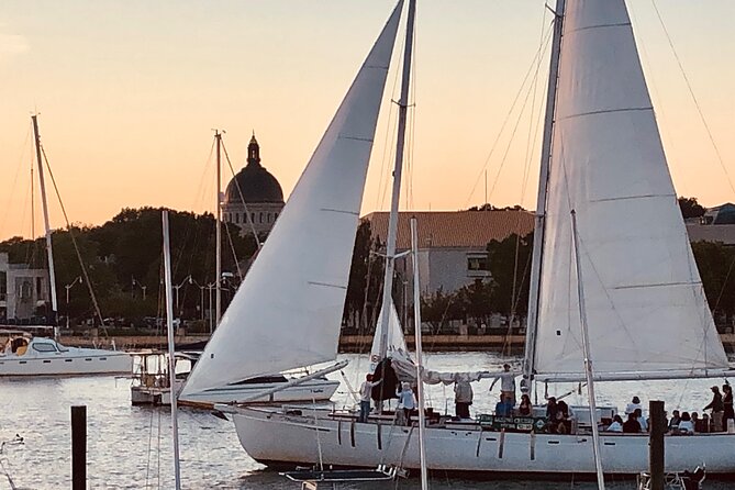 Annapolis Historic Walking Tour at Harbor and Naval Academy - Hammond-Harwood House and colonial Annapolis