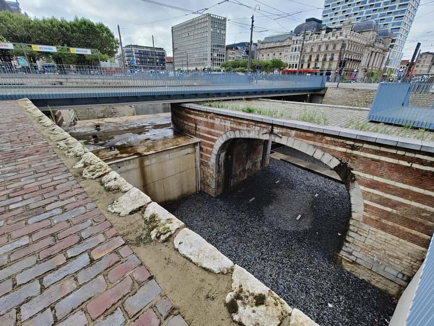 Antwerp: Historical Walking Tour in the Old City - Groenplaats, Vlaaikensgang, and the cathedral quarter