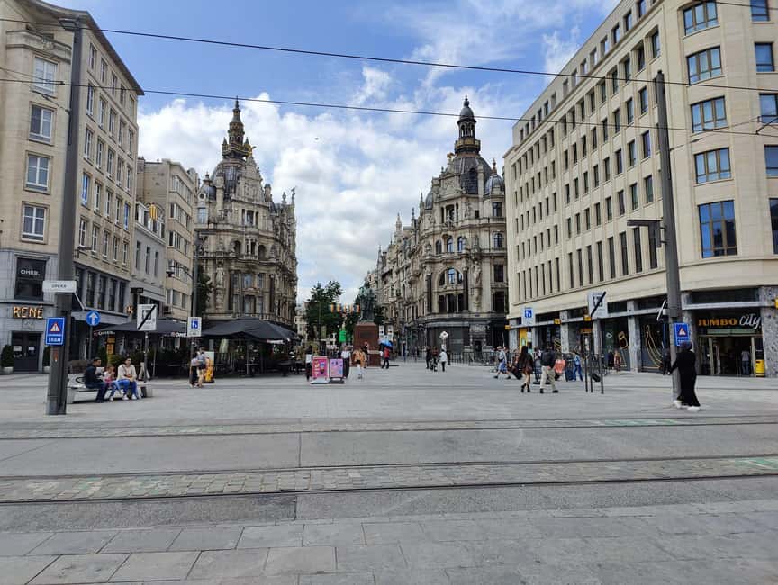 Antwerp: Historical Walking Tour in the Old City - What the guides add to the walk