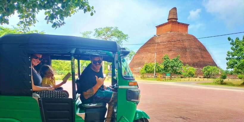 Anuradhapura Private Ancient City Day Tour - Sri Maha Bodhi and Ruwanwelisaya set the tone