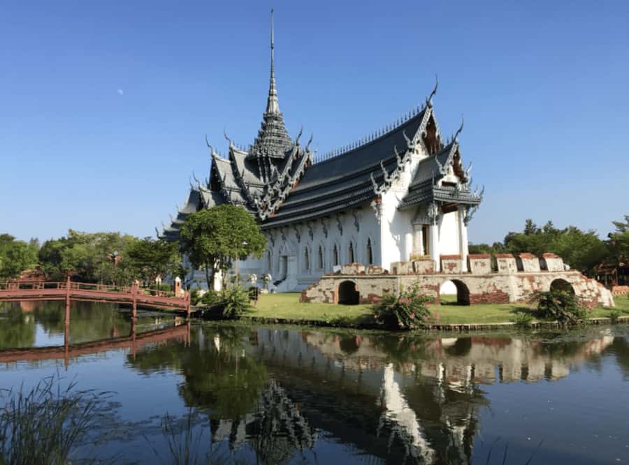 Bangkok: Ancient City Muang Boran and Erawan Museum Tour - Buildings worth making time for