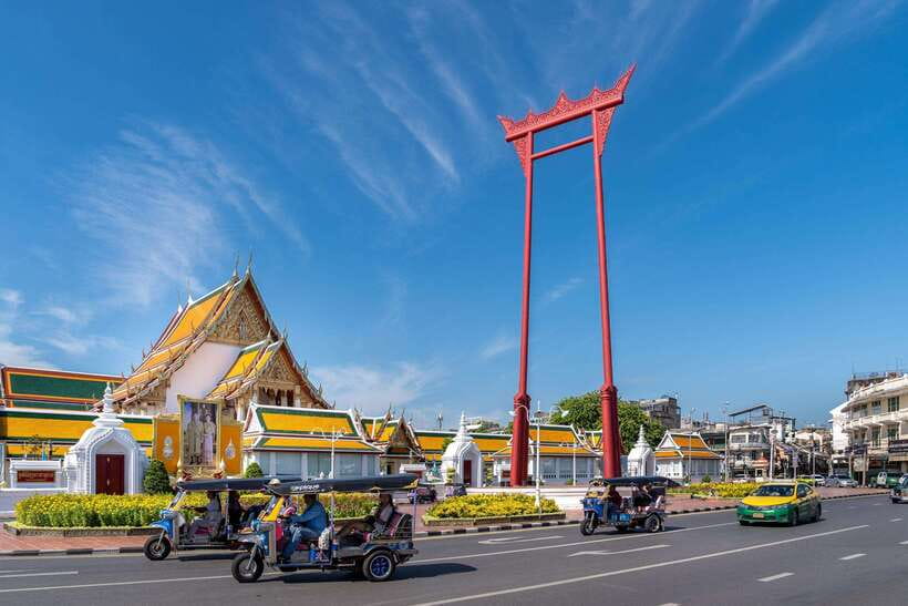 Bangkok: Backstreets and Historic Temples Bike Tour - What the guides add to the route