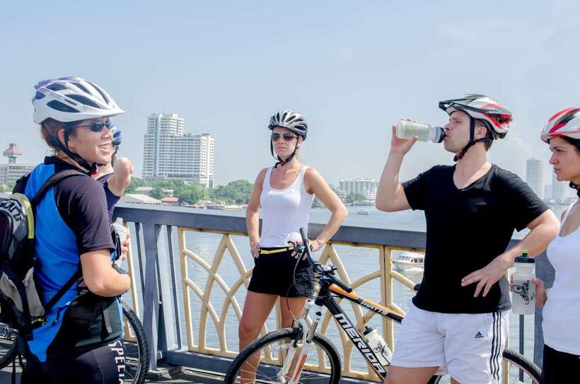 Bangkok: Backstreets and Historic Temples Bike Tour - Bangkok Noi, where canals still shape daily life