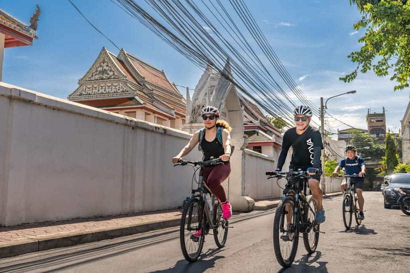Bangkok: Backstreets and Historic Temples Bike Tour - Wat Suthat and the Giant Swing finish
