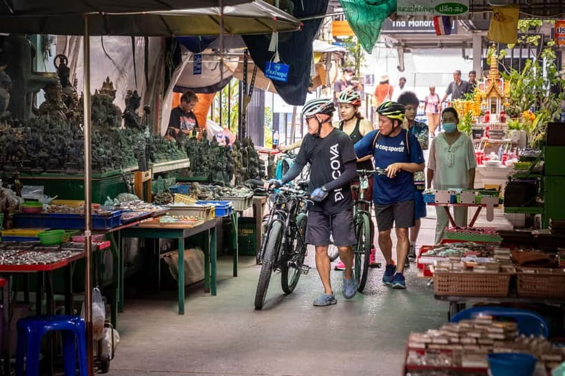 Bangkok: Backstreets and Historic Temples Bike Tour - Leaving Khaosan Road for quieter Bangkok