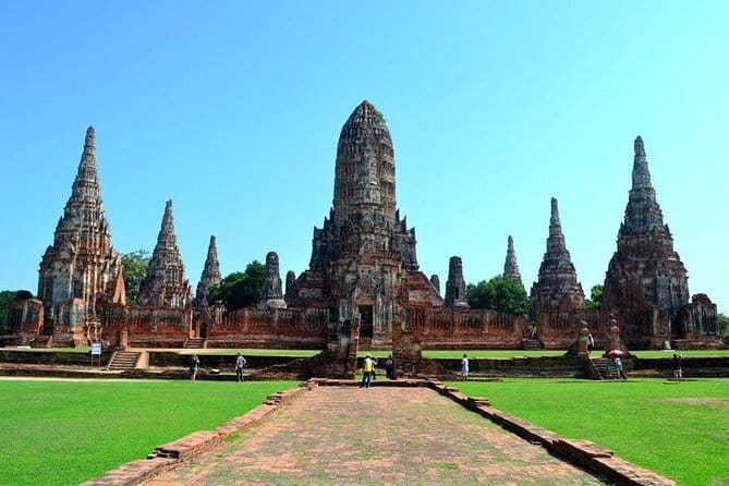 Bangkok History Temples Markets and Food Tasting - Wat Arun at the river’s edge