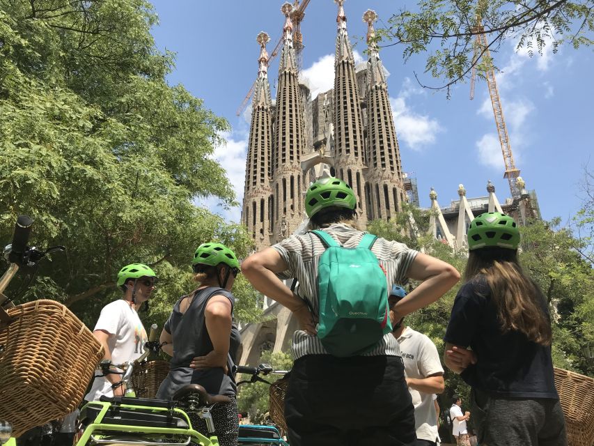 Barcelona: 2.5-Hour Bike or E-Bike Historical Tour - Ciutadella Park and the Born district