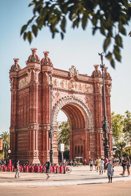 Barcelona Historic Guided Tour - Ancient walls and courtyards beyond the obvious route