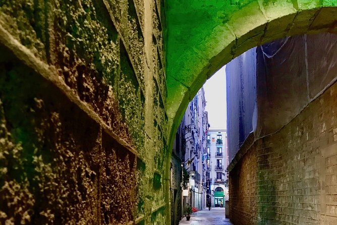 Barcelona Historic Walking Tour and Food Experience - How the timing works for a first day in Barcelona