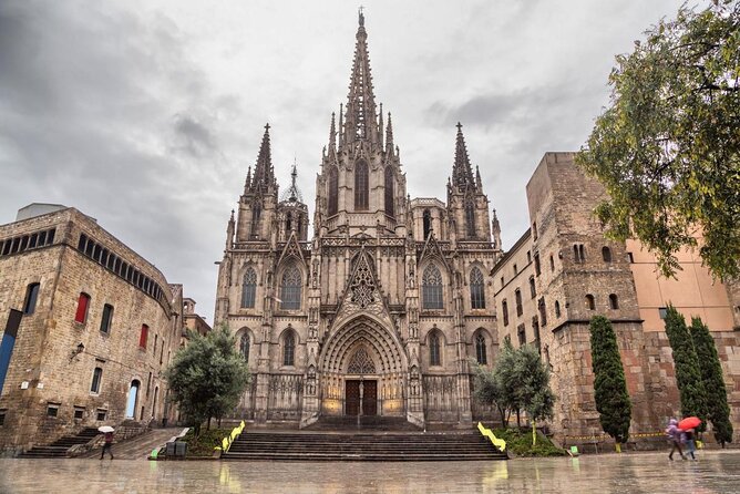 Barcelona in 2 Hours: Guided Walk Through History and Sights - Key points to know before you book