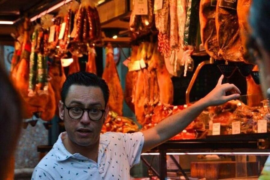 Barcelona: Tapas Walking Tour with Food, Wine, and History - Practical Tips for a Better Evening