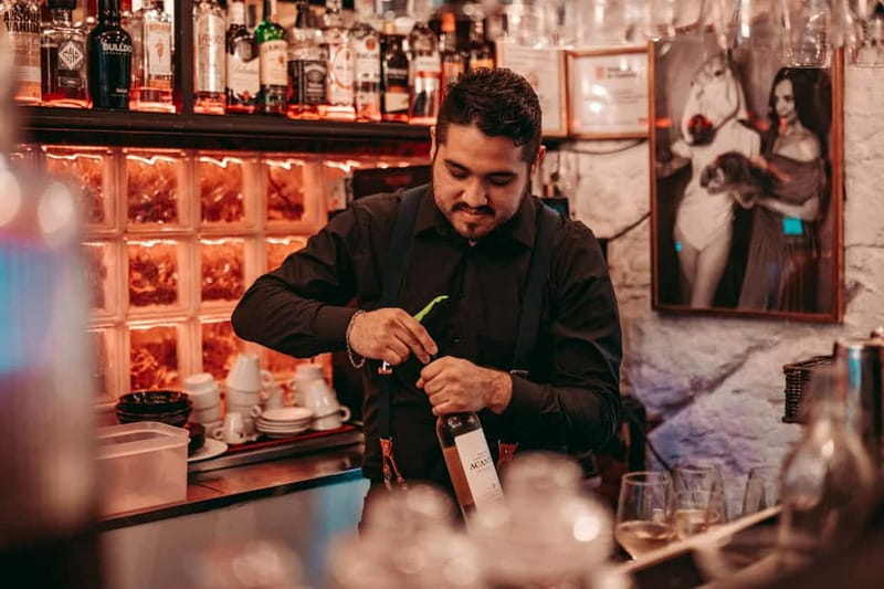 Barcelona: Tipsy Tapas & History Tour in the Gothic Quarter - Key points at a glance