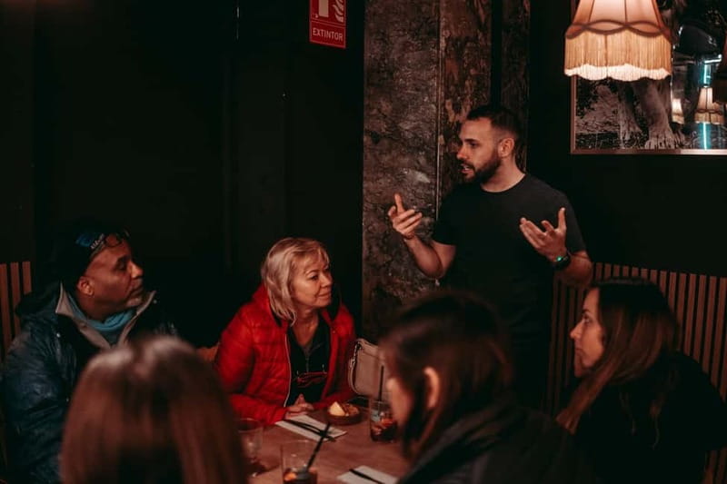 Barcelona: Tipsy Tapas & History Tour in the Gothic Quarter - Stop three: a relaxed finish with live music