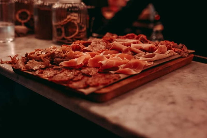Barcelona: Tipsy Tapas & History Tour in the Gothic Quarter - What the food and drink package is worth