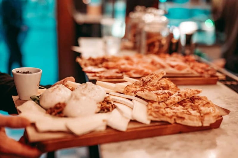 Barcelona: Tipsy Tapas & History Tour in the Gothic Quarter - Ricardo’s style and the value of a good guide