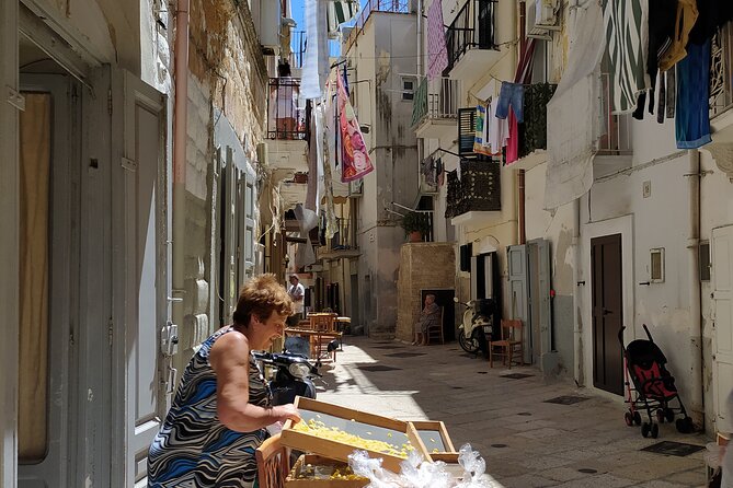 Bari Walk Through History - Madonnella and its early 1900s Liberty style