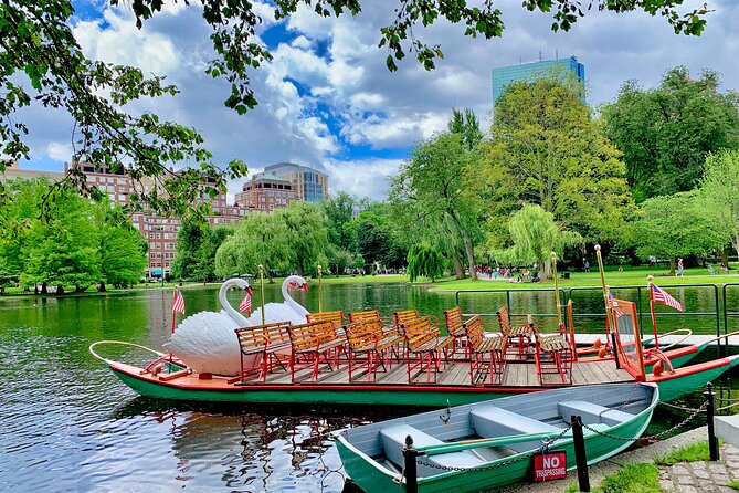 Beacon Hill + Back Bay History + Photo Walking Tour(SMALL Group) - A quick stop at the Cheers bar
