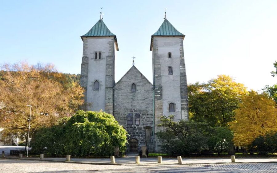 Bergen: Sightseeing Cruise of Bergen's Historic Landmarks - What the boat is like in changing weather