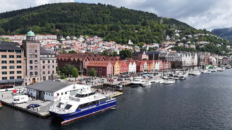 Bergen: Sightseeing Cruise of Bergen's Historic Landmarks - Bergenhus Fortress and the old seat of power