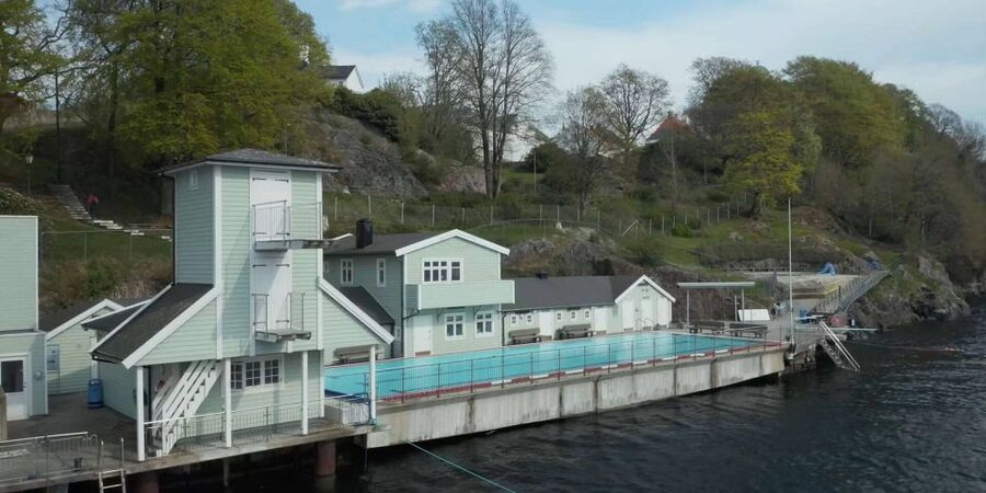 Bergen: Sightseeing Cruise of Bergen's Historic Landmarks - Bryggen and the harbor that made Bergen rich