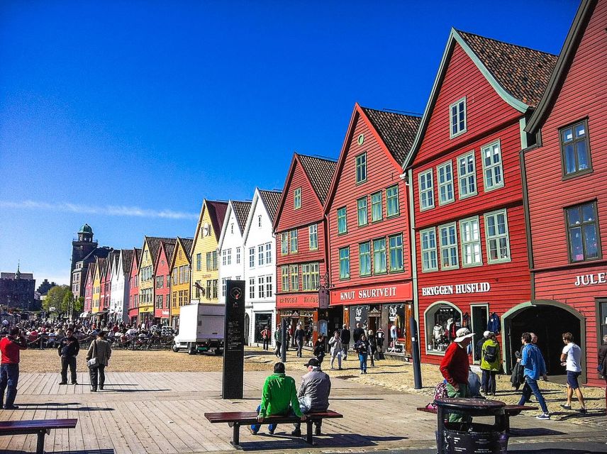 Bergen: Sightseeing Cruise of Bergen's Historic Landmarks - The U-Boot Bunker Bruno and wartime Bergen
