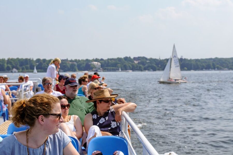 Berlin: 3-Hour World Heritage Cruise to Potsdam - Seats, Weather, and Onboard Service
