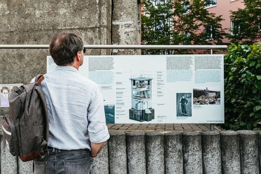 Berlin: Cold War & Berlin Wall History Guided Bike Tour - Why a bicycle works better than a walking tour here